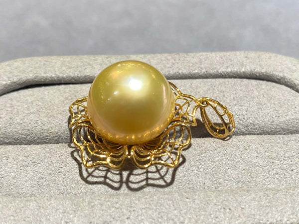 Champagne Colour South Sea Pearl Pendant in 18k Yellow Gold