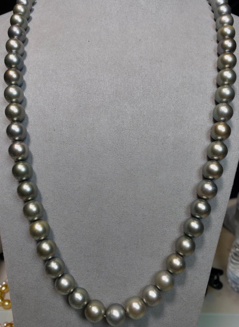 Silver Colour Grey Tone Tahitian Pearl Necklace with 18k Gold Clasp