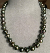 Green Colour Black tone Tahitian Pearl Necklace with 18k Gold Clasp