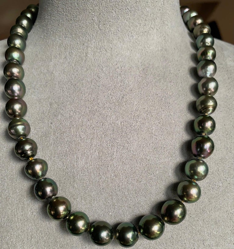 Green Colour Black tone Tahitian Pearl Necklace with 18k Gold Clasp
