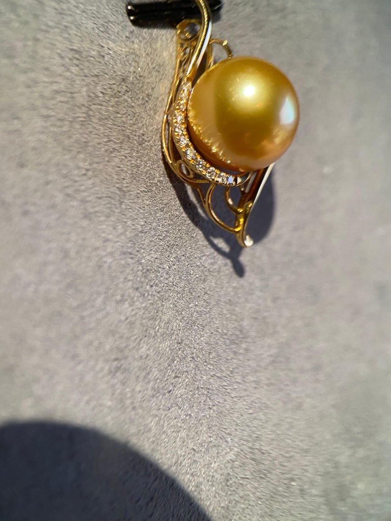 Golden South Sea Pearl and Diamond Pendant in 18k Gold