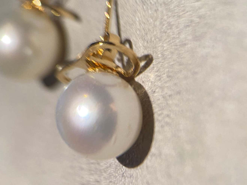 Classic South Sea Pearl Stud Earring in 18k Yellow Gold