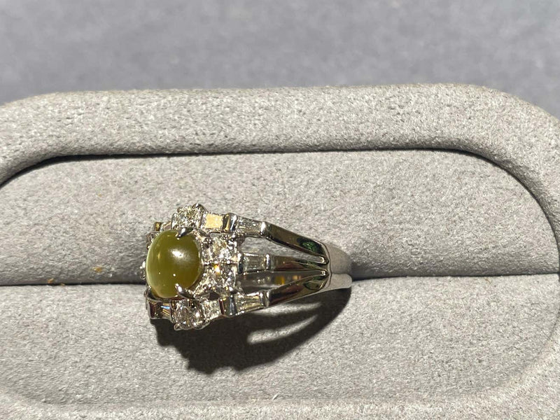 Cat's Eye Chrysoberyl and Diamond Ring in 18k White Gold