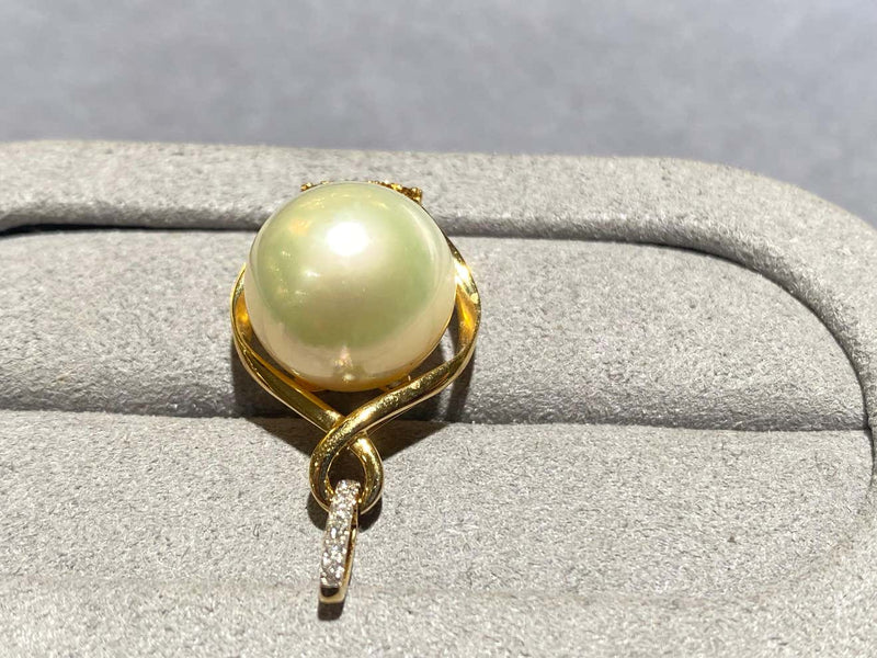 Light Champagne Colour South Sea Pearl and Diamond Pendant in 18k Yellow Gold