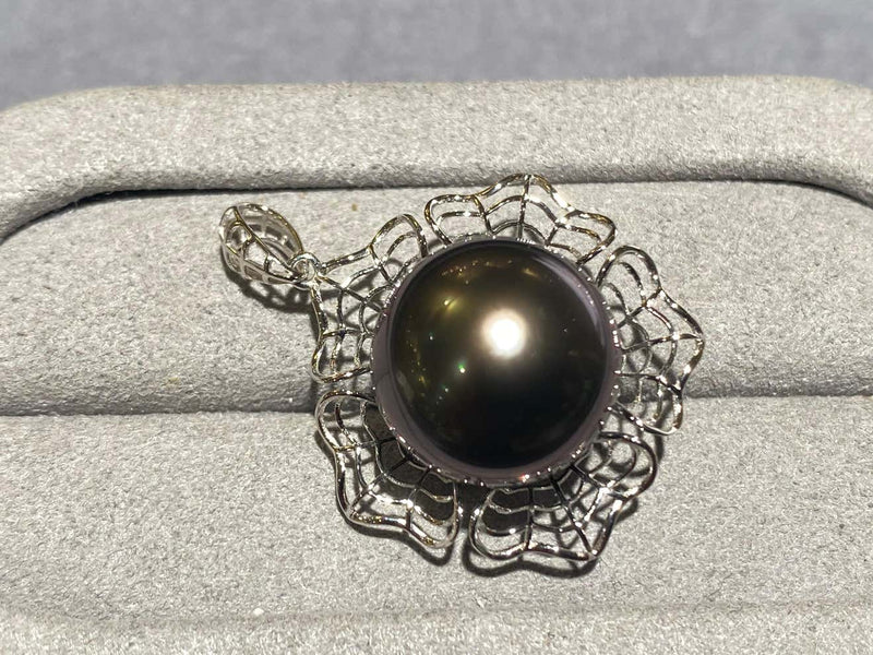 Tahitian Pearl Pendant in 18k White Gold