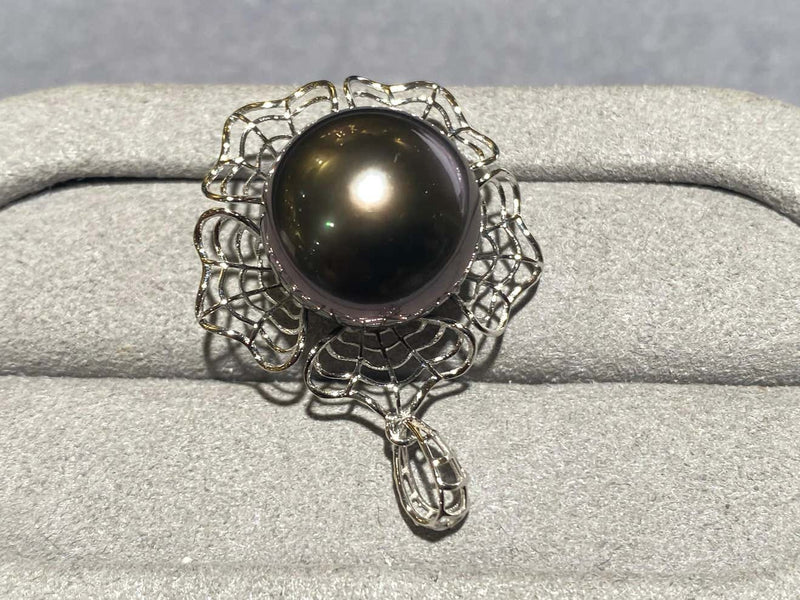 Tahitian Pearl Pendant in 18k White Gold