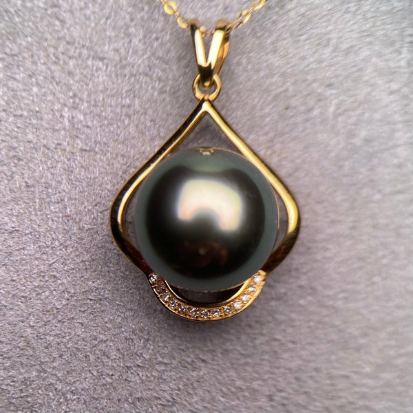 Tahitian Pearl and Diamond Yellow Gold Pendant